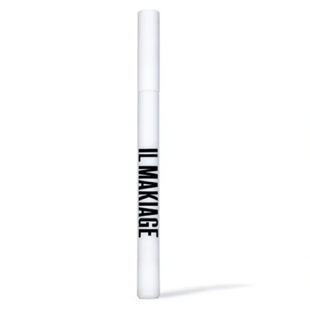 IL MAKIAGE | BLACK CARD LIQUID EYELINER
ULTRA-BLACK WATERPROOF LINER - Picture 2 of 5